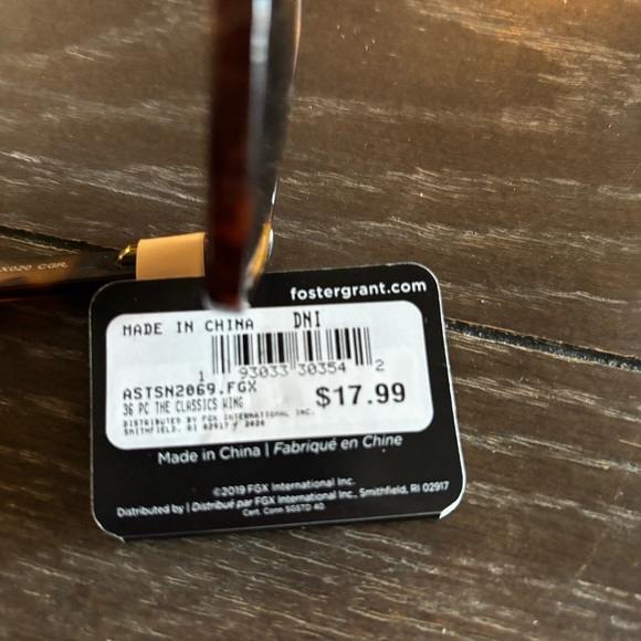 Foster Grant MAXBLOCK sunnies; The Classics NWT - Picture 3 of 3